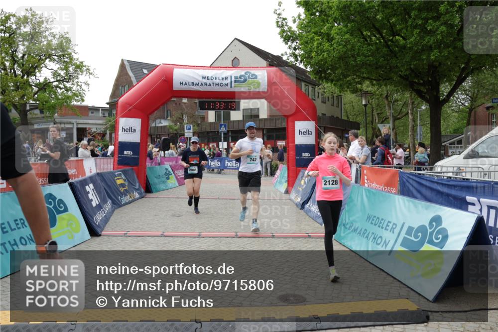 10.05.2026 - 8. Wedeler Halbmarathon Yannick Fuchs http://msf.ph/oto/9715806 10.05.2026 11:33:17 Ziel 742, 2107, 2118, 2128, 2195 meine-sportfotos.de