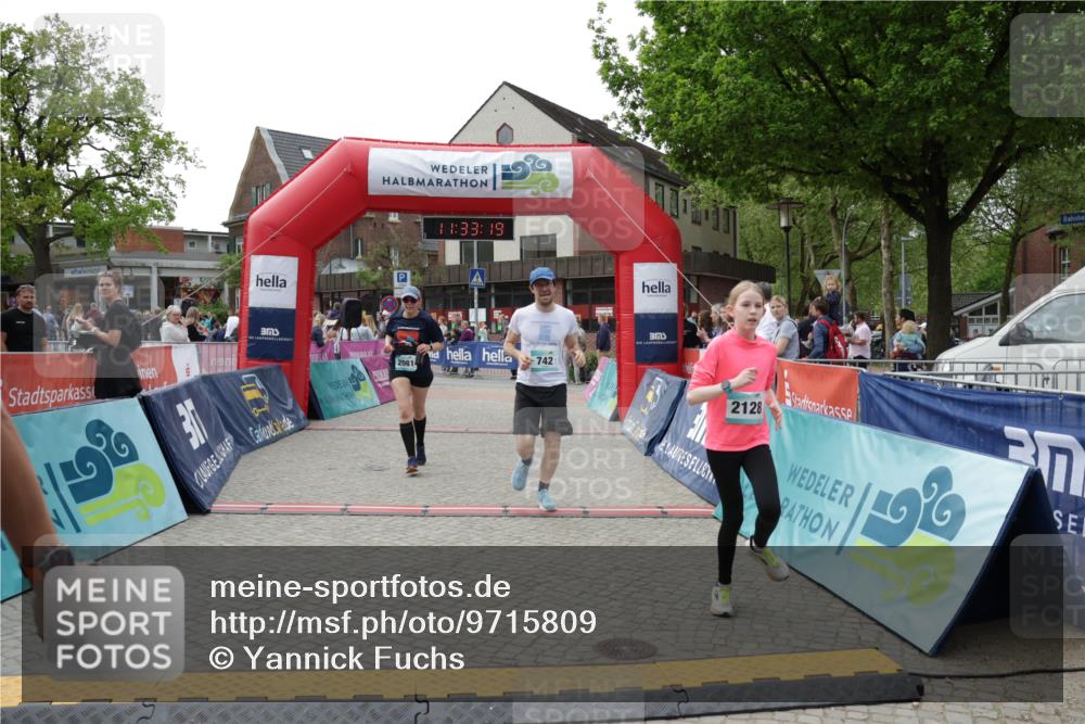 10.05.2026 - 8. Wedeler Halbmarathon Yannick Fuchs http://msf.ph/oto/9715809 10.05.2026 11:33:17 Ziel 742, 2107, 2118, 2128, 2195 meine-sportfotos.de