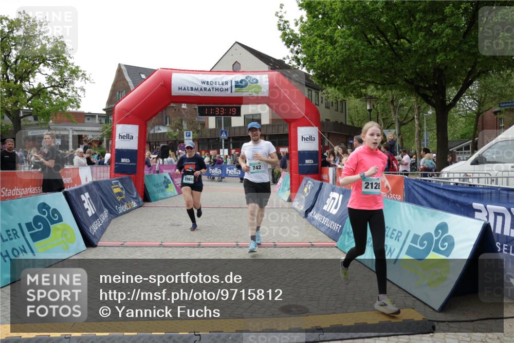 10.05.2026 - 8. Wedeler Halbmarathon Yannick Fuchs http://msf.ph/oto/9715812 10.05.2026 11:33:17 Ziel 742, 2107, 2118, 2128, 2195 meine-sportfotos.de