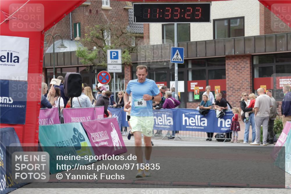 10.05.2026 - 8. Wedeler Halbmarathon Yannick Fuchs http://msf.ph/oto/9715835 10.05.2026 11:33:22 Ziel 86, 742, 2226, 2227 meine-sportfotos.de