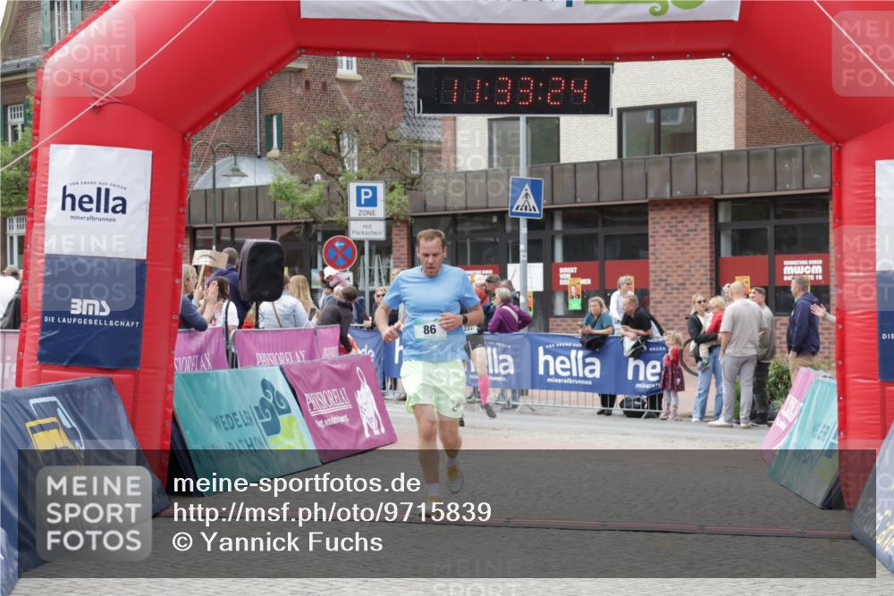 10.05.2026 - 8. Wedeler Halbmarathon Yannick Fuchs http://msf.ph/oto/9715839 10.05.2026 11:33:22 Ziel 86, 742, 2226, 2227 meine-sportfotos.de