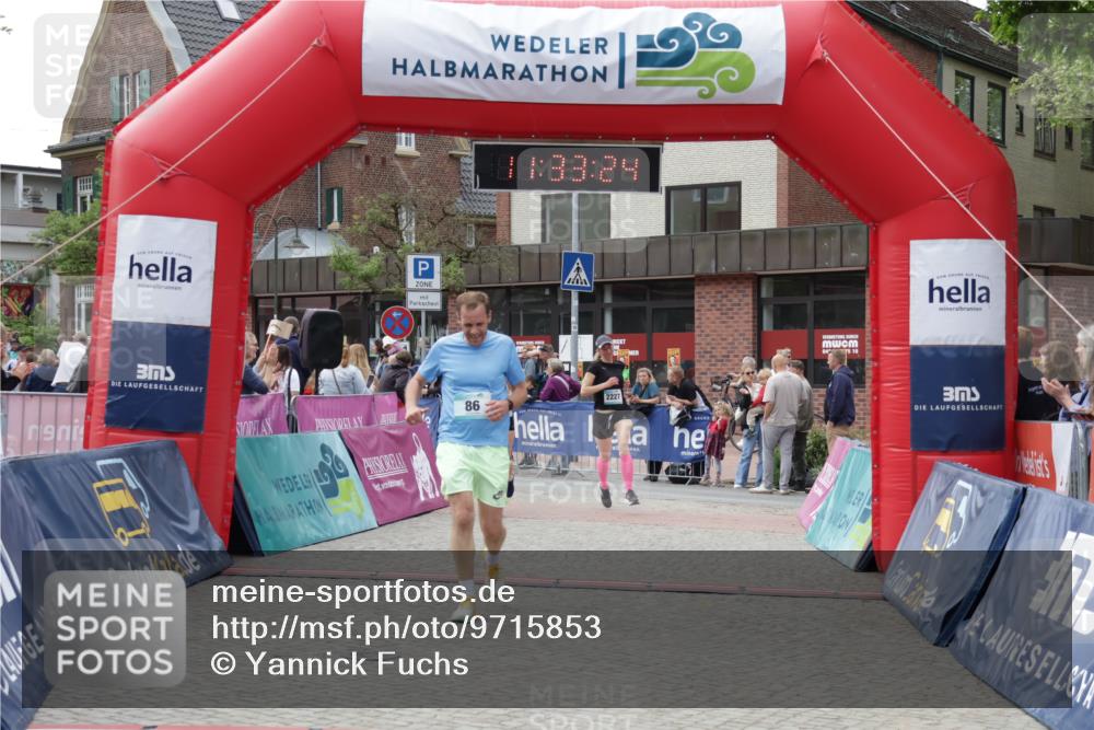 10.05.2026 - 8. Wedeler Halbmarathon Yannick Fuchs http://msf.ph/oto/9715853 10.05.2026 11:33:23 Ziel 86, 2226, 2227 meine-sportfotos.de