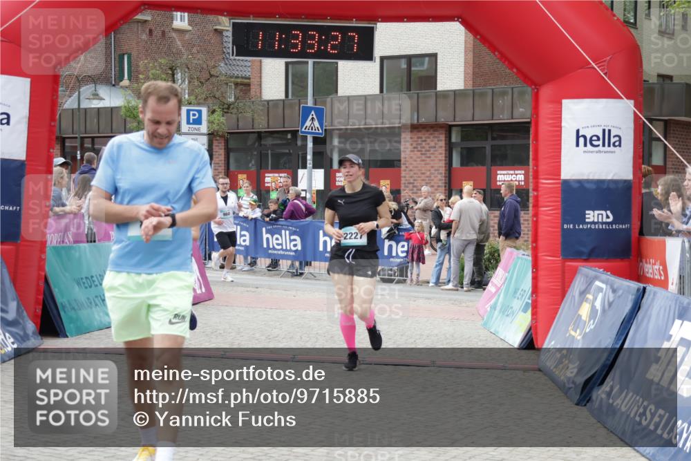 10.05.2026 - 8. Wedeler Halbmarathon Yannick Fuchs http://msf.ph/oto/9715885 10.05.2026 11:33:25 Ziel 86, 897, 960, 2226, 2227 meine-sportfotos.de