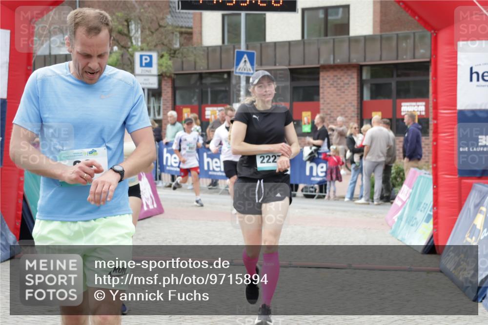 10.05.2026 - 8. Wedeler Halbmarathon Yannick Fuchs http://msf.ph/oto/9715894 10.05.2026 11:33:26 Ziel 86, 897, 960, 2226, 2227 meine-sportfotos.de