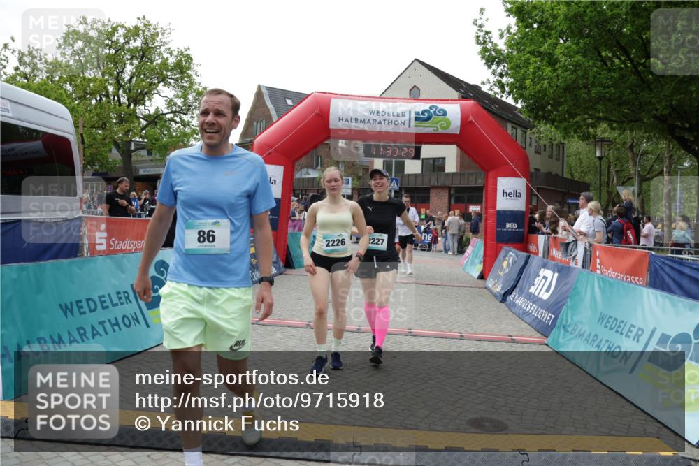 10.05.2026 - 8. Wedeler Halbmarathon Yannick Fuchs http://msf.ph/oto/9715918 10.05.2026 11:33:28 Ziel 86, 897, 960, 2226, 2227 meine-sportfotos.de