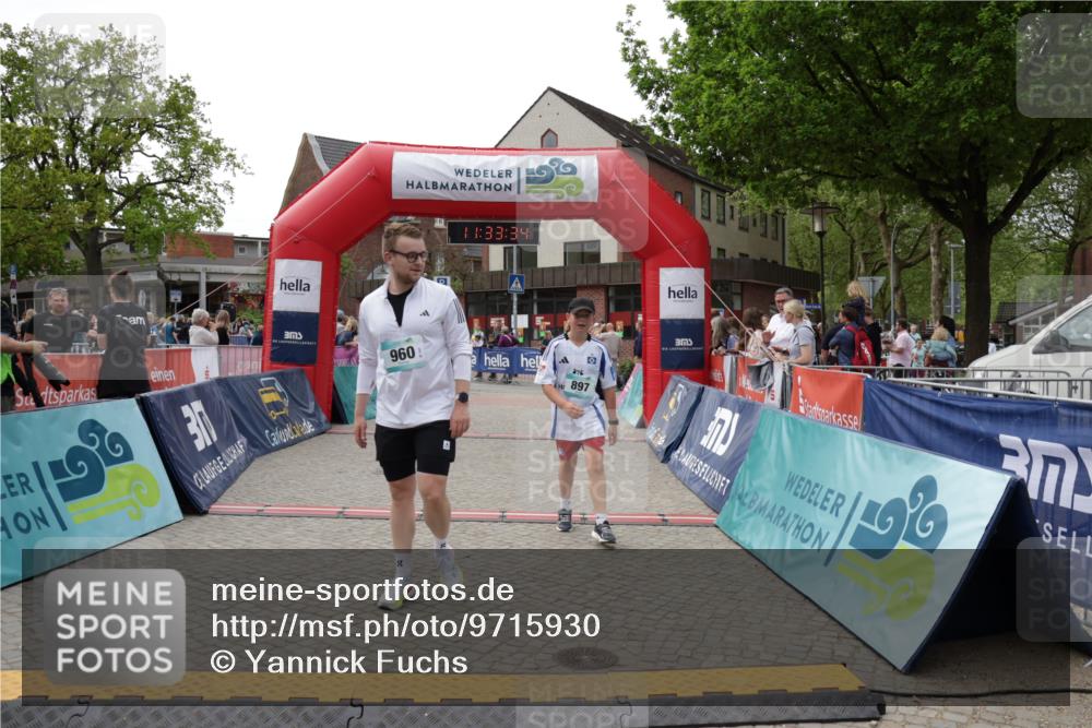 10.05.2026 - 8. Wedeler Halbmarathon Yannick Fuchs http://msf.ph/oto/9715930 10.05.2026 11:33:32 Ziel 897, 960 meine-sportfotos.de