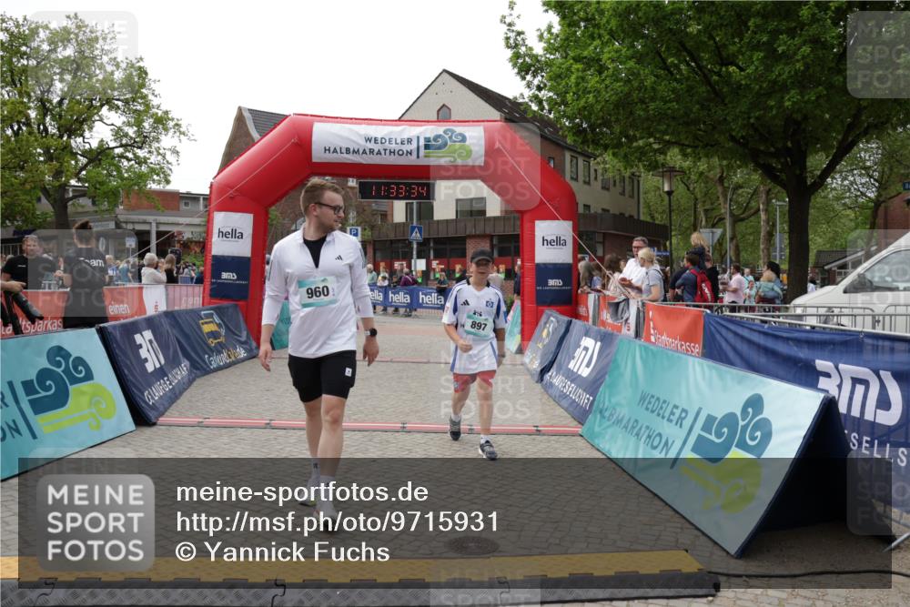 10.05.2026 - 8. Wedeler Halbmarathon Yannick Fuchs http://msf.ph/oto/9715931 10.05.2026 11:33:32 Ziel 897, 960 meine-sportfotos.de
