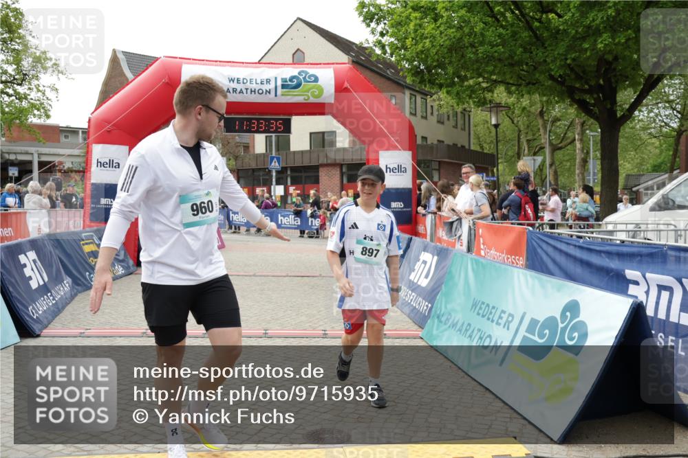 10.05.2026 - 8. Wedeler Halbmarathon Yannick Fuchs http://msf.ph/oto/9715935 10.05.2026 11:33:33 Ziel 897, 960, 1055 meine-sportfotos.de