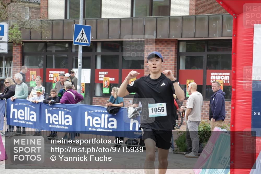 10.05.2026 - 8. Wedeler Halbmarathon Yannick Fuchs http://msf.ph/oto/9715939 10.05.2026 11:33:36 Ziel 1055 meine-sportfotos.de