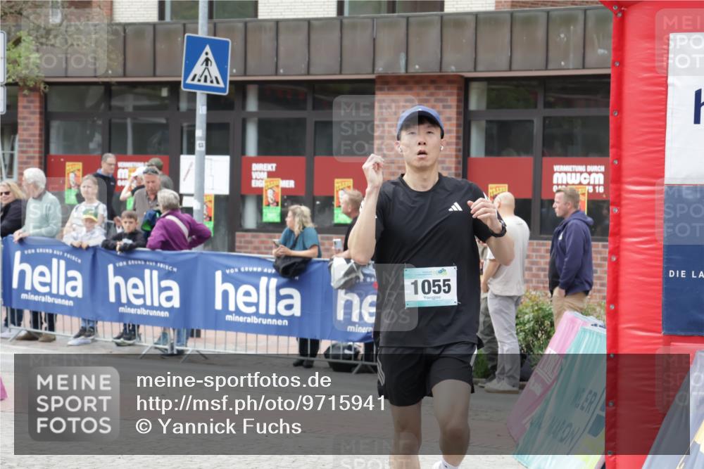 10.05.2026 - 8. Wedeler Halbmarathon Yannick Fuchs http://msf.ph/oto/9715941 10.05.2026 11:33:36 Ziel 1055 meine-sportfotos.de