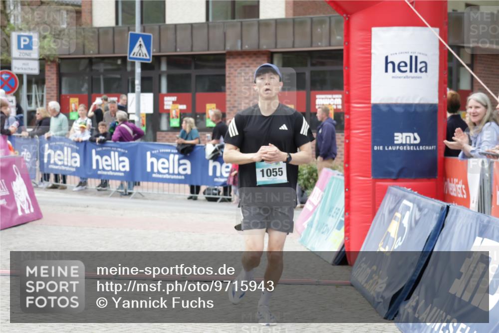 10.05.2026 - 8. Wedeler Halbmarathon Yannick Fuchs http://msf.ph/oto/9715943 10.05.2026 11:33:37 Ziel 1055 meine-sportfotos.de