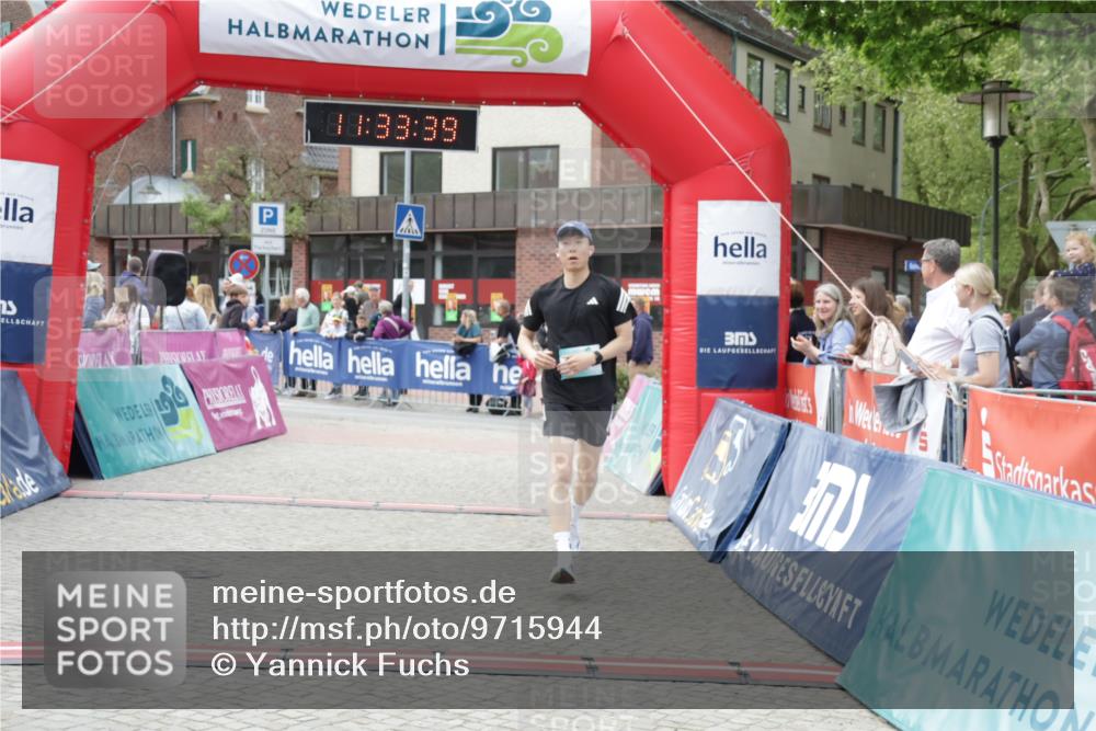 10.05.2026 - 8. Wedeler Halbmarathon Yannick Fuchs http://msf.ph/oto/9715944 10.05.2026 11:33:37 Ziel 1055 meine-sportfotos.de