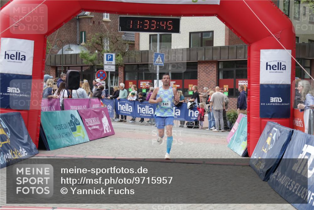 10.05.2026 - 8. Wedeler Halbmarathon Yannick Fuchs http://msf.ph/oto/9715957 10.05.2026 11:33:43 Ziel 141, 1055 meine-sportfotos.de