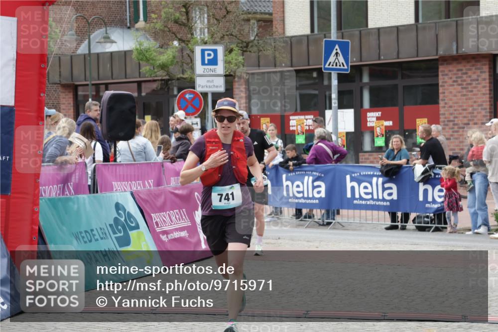 10.05.2026 - 8. Wedeler Halbmarathon Yannick Fuchs http://msf.ph/oto/9715971 10.05.2026 11:33:50 Ziel 141, 741, 2099 meine-sportfotos.de