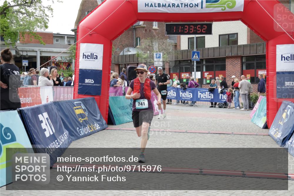 10.05.2026 - 8. Wedeler Halbmarathon Yannick Fuchs http://msf.ph/oto/9715976 10.05.2026 11:33:50 Ziel 141, 741, 2099 meine-sportfotos.de