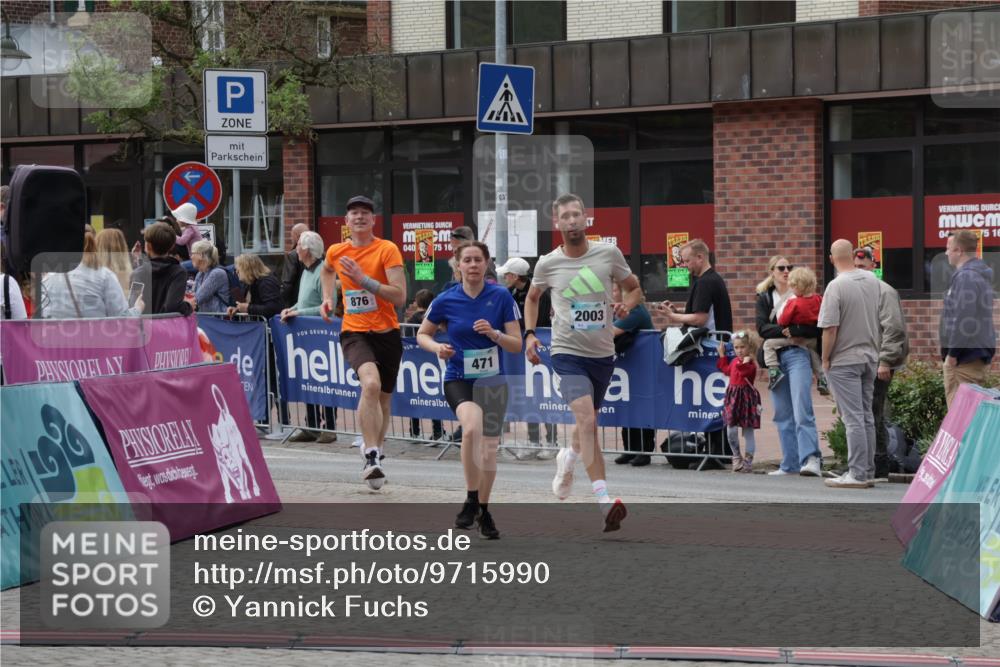 10.05.2026 - 8. Wedeler Halbmarathon Yannick Fuchs http://msf.ph/oto/9715990 10.05.2026 11:34:12 Ziel 471, 876, 2003 meine-sportfotos.de