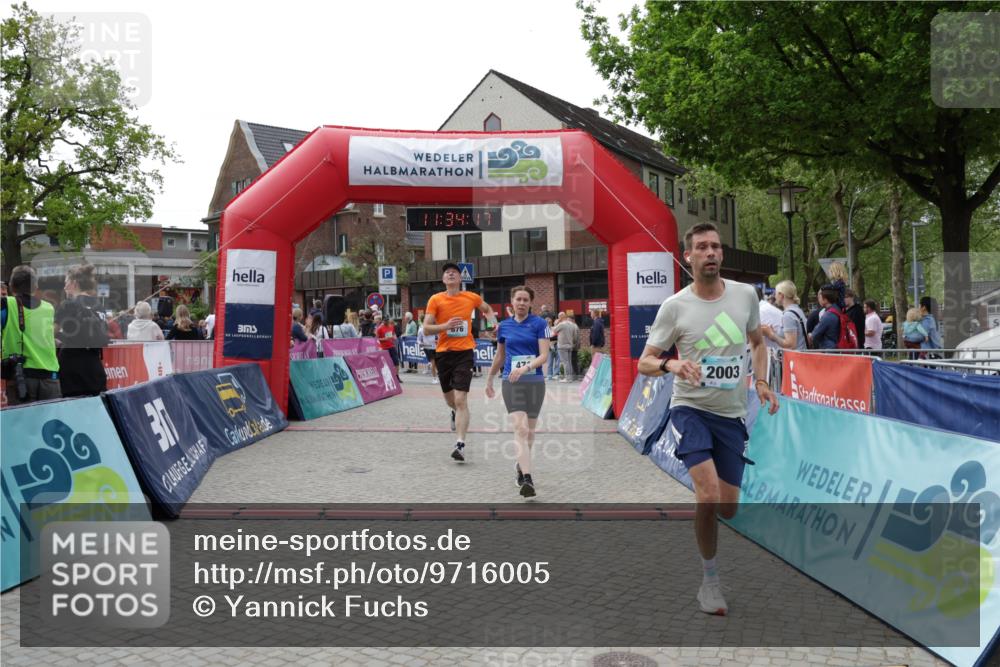10.05.2026 - 8. Wedeler Halbmarathon Yannick Fuchs http://msf.ph/oto/9716005 10.05.2026 11:34:15 Ziel 471, 876, 913, 2003, 2029 meine-sportfotos.de