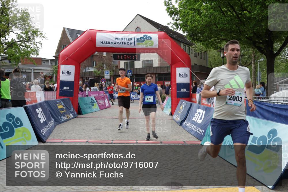 10.05.2026 - 8. Wedeler Halbmarathon Yannick Fuchs http://msf.ph/oto/9716007 10.05.2026 11:34:16 Ziel 471, 876, 913, 2003, 2029 meine-sportfotos.de