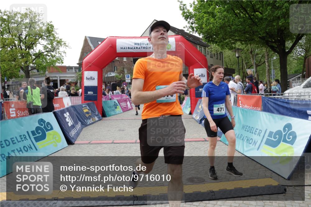 10.05.2026 - 8. Wedeler Halbmarathon Yannick Fuchs http://msf.ph/oto/9716010 10.05.2026 11:34:18 Ziel 471, 645, 651, 876, 913, 2003, 2029 meine-sportfotos.de