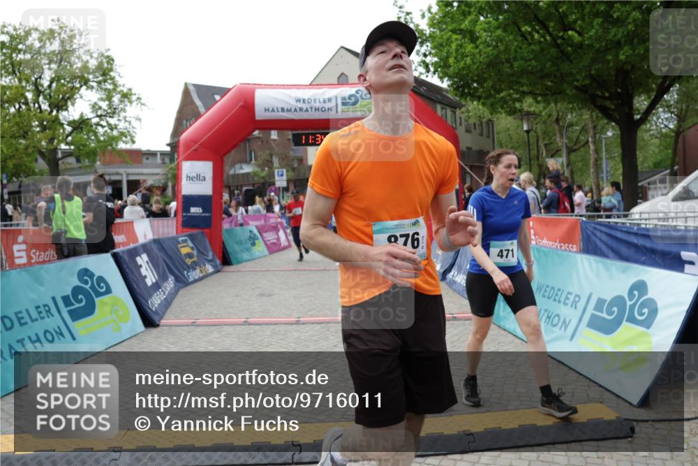 10.05.2026 - 8. Wedeler Halbmarathon Yannick Fuchs http://msf.ph/oto/9716011 10.05.2026 11:34:18 Ziel 471, 645, 651, 876, 913, 2003, 2029 meine-sportfotos.de