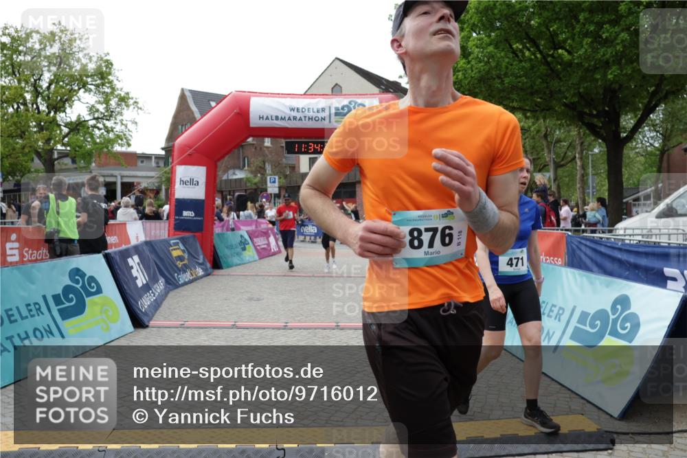 10.05.2026 - 8. Wedeler Halbmarathon Yannick Fuchs http://msf.ph/oto/9716012 10.05.2026 11:34:18 Ziel 471, 645, 651, 876, 913, 2003, 2029 meine-sportfotos.de