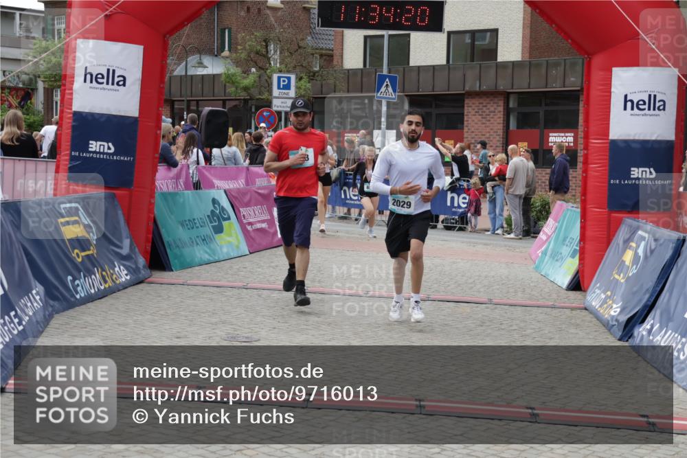 10.05.2026 - 8. Wedeler Halbmarathon Yannick Fuchs http://msf.ph/oto/9716013 10.05.2026 11:34:19 Ziel 471, 645, 651, 876, 913, 2003, 2029, 2070 meine-sportfotos.de