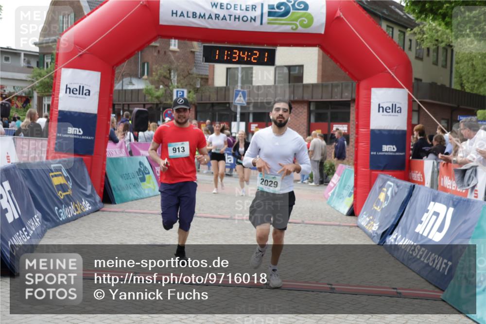 10.05.2026 - 8. Wedeler Halbmarathon Yannick Fuchs http://msf.ph/oto/9716018 10.05.2026 11:34:20 Ziel 179, 471, 645, 651, 876, 913, 2003, 2029, 2070 meine-sportfotos.de