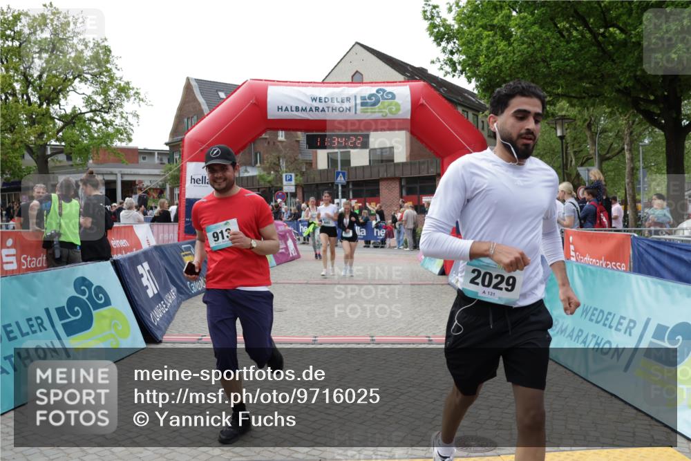 10.05.2026 - 8. Wedeler Halbmarathon Yannick Fuchs http://msf.ph/oto/9716025 10.05.2026 11:34:21 Ziel 179, 645, 651, 913, 2029, 2070 meine-sportfotos.de