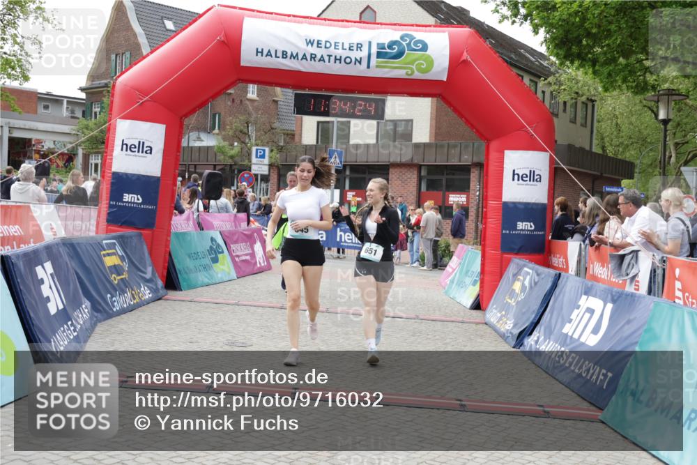 10.05.2026 - 8. Wedeler Halbmarathon Yannick Fuchs http://msf.ph/oto/9716032 10.05.2026 11:34:22 Ziel 179, 645, 651, 913, 2029, 2070 meine-sportfotos.de
