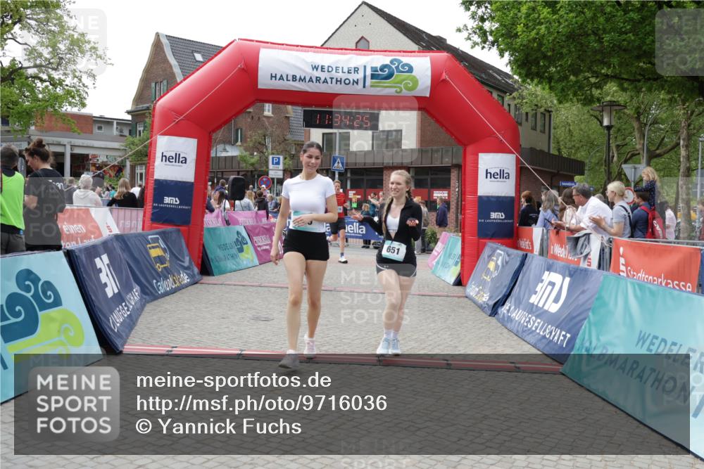 10.05.2026 - 8. Wedeler Halbmarathon Yannick Fuchs http://msf.ph/oto/9716036 10.05.2026 11:34:23 Ziel 179, 645, 651, 913, 2029, 2070, 2162 meine-sportfotos.de