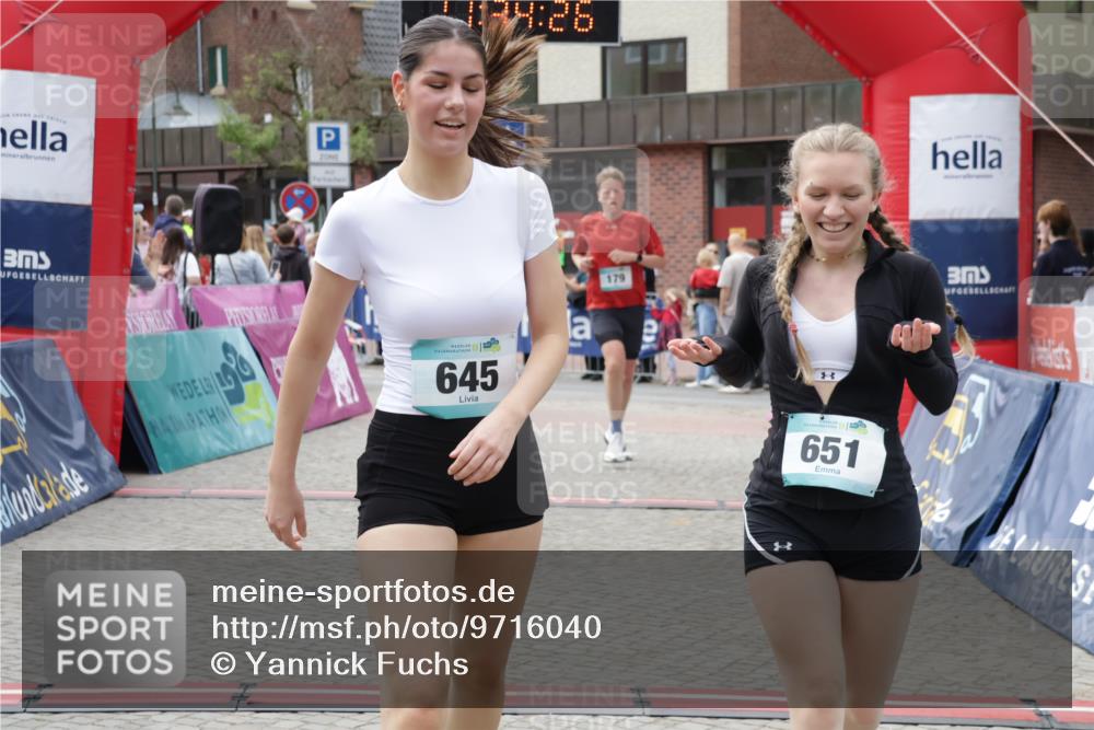 10.05.2026 - 8. Wedeler Halbmarathon Yannick Fuchs http://msf.ph/oto/9716040 10.05.2026 11:34:24 Ziel 179, 645, 651, 807, 913, 2029, 2070, 2162 meine-sportfotos.de