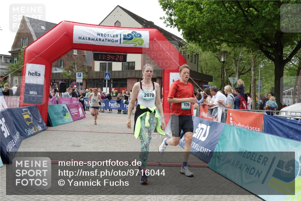 10.05.2026 - 8. Wedeler Halbmarathon Yannick Fuchs http://msf.ph/oto/9716044 10.05.2026 11:34:26 Ziel 179, 645, 651, 807, 992, 993, 2070, 2162 meine-sportfotos.de