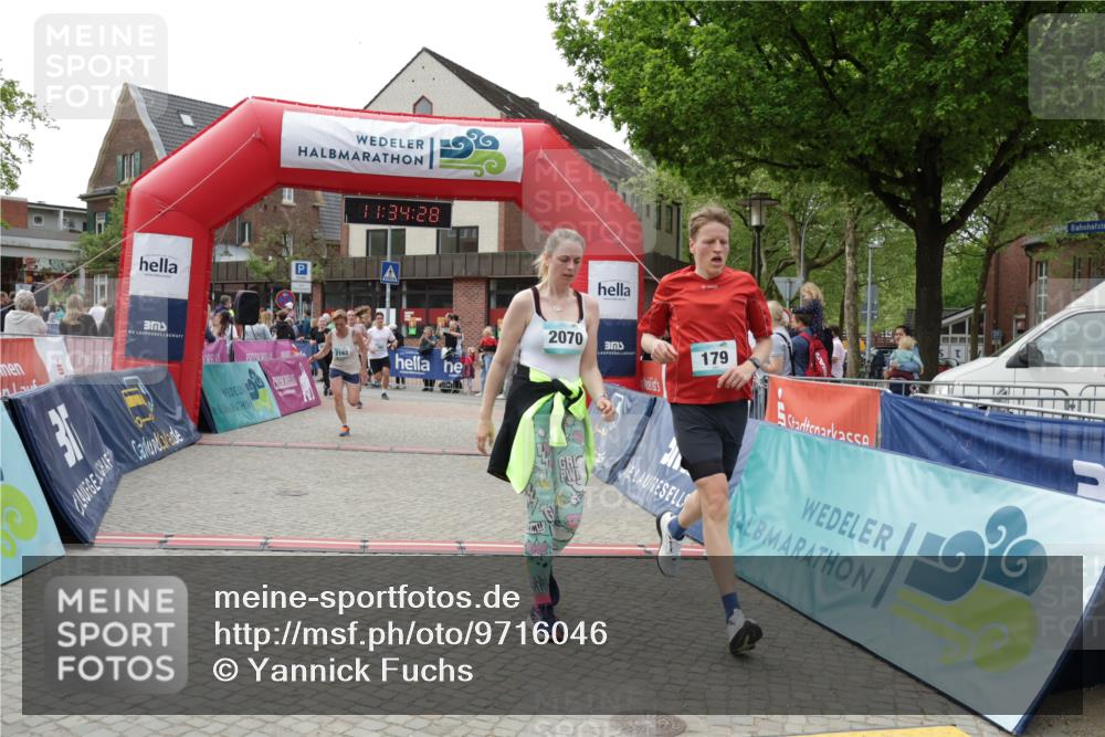 10.05.2026 - 8. Wedeler Halbmarathon Yannick Fuchs http://msf.ph/oto/9716046 10.05.2026 11:34:26 Ziel 179, 645, 651, 807, 992, 993, 2070, 2162 meine-sportfotos.de