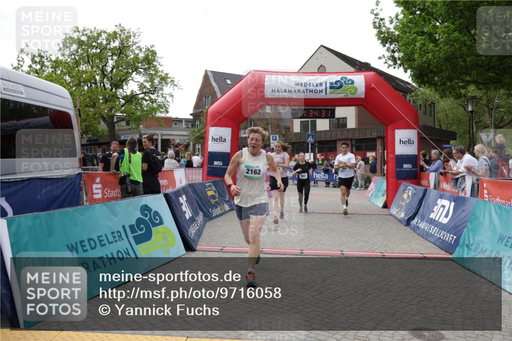 10.05.2026 - 8. Wedeler Halbmarathon Yannick Fuchs http://msf.ph/oto/9716058 10.05.2026 11:34:29 Ziel 179, 807, 992, 993, 2070, 2162 meine-sportfotos.de
