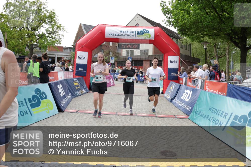 10.05.2026 - 8. Wedeler Halbmarathon Yannick Fuchs http://msf.ph/oto/9716067 10.05.2026 11:34:30 Ziel 179, 807, 992, 993, 2162 meine-sportfotos.de