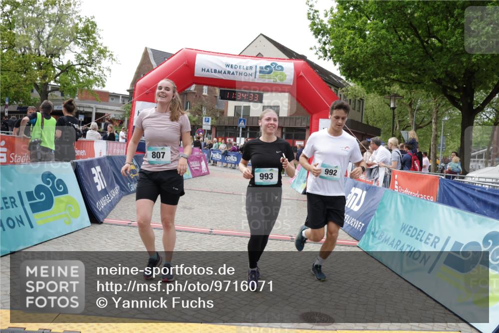 10.05.2026 - 8. Wedeler Halbmarathon Yannick Fuchs http://msf.ph/oto/9716071 10.05.2026 11:34:31 Ziel 534, 807, 992, 993, 2162 meine-sportfotos.de