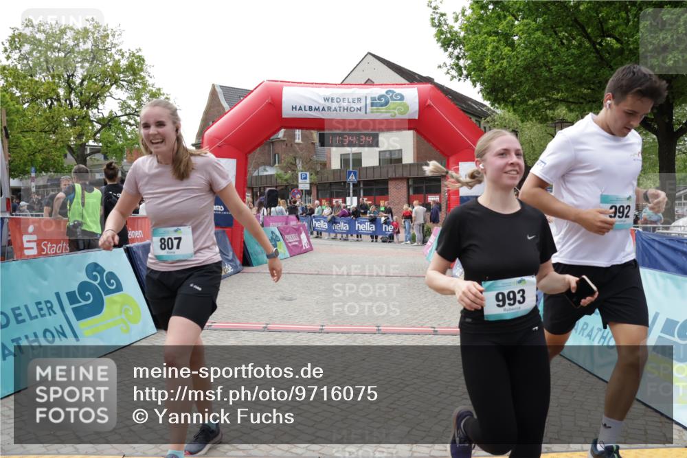 10.05.2026 - 8. Wedeler Halbmarathon Yannick Fuchs http://msf.ph/oto/9716075 10.05.2026 11:34:32 Ziel 534, 807, 992, 993, 2162 meine-sportfotos.de
