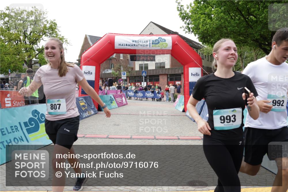 10.05.2026 - 8. Wedeler Halbmarathon Yannick Fuchs http://msf.ph/oto/9716076 10.05.2026 11:34:32 Ziel 534, 807, 992, 993, 2162 meine-sportfotos.de