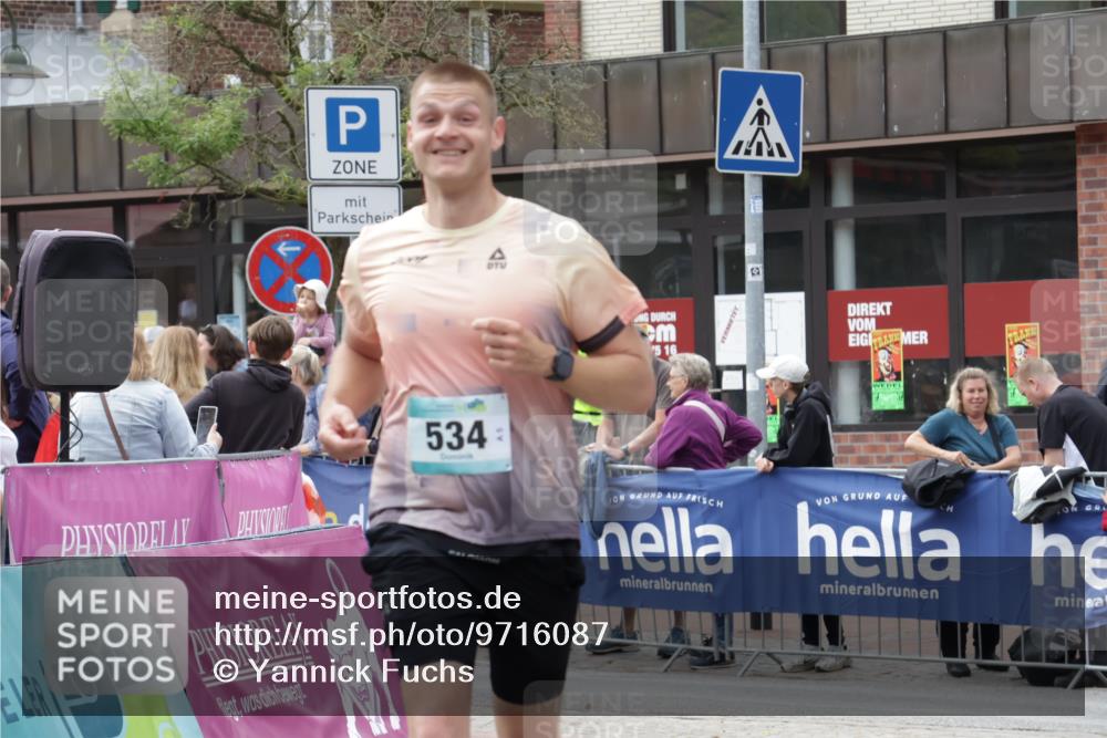 10.05.2026 - 8. Wedeler Halbmarathon Yannick Fuchs http://msf.ph/oto/9716087 10.05.2026 11:34:36 Ziel 534 meine-sportfotos.de