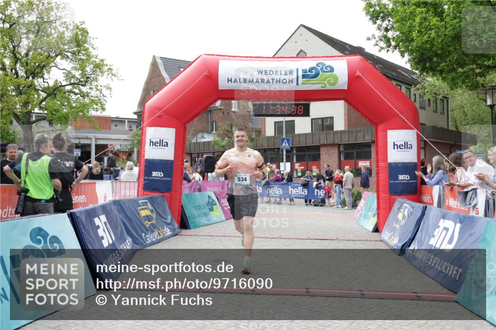 10.05.2026 - 8. Wedeler Halbmarathon Yannick Fuchs http://msf.ph/oto/9716090 10.05.2026 11:34:36 Ziel 534 meine-sportfotos.de