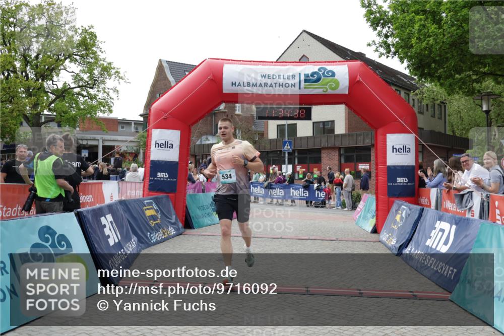 10.05.2026 - 8. Wedeler Halbmarathon Yannick Fuchs http://msf.ph/oto/9716092 10.05.2026 11:34:36 Ziel 534 meine-sportfotos.de