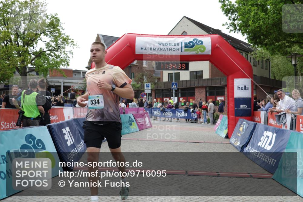 10.05.2026 - 8. Wedeler Halbmarathon Yannick Fuchs http://msf.ph/oto/9716095 10.05.2026 11:34:37 Ziel 534 meine-sportfotos.de