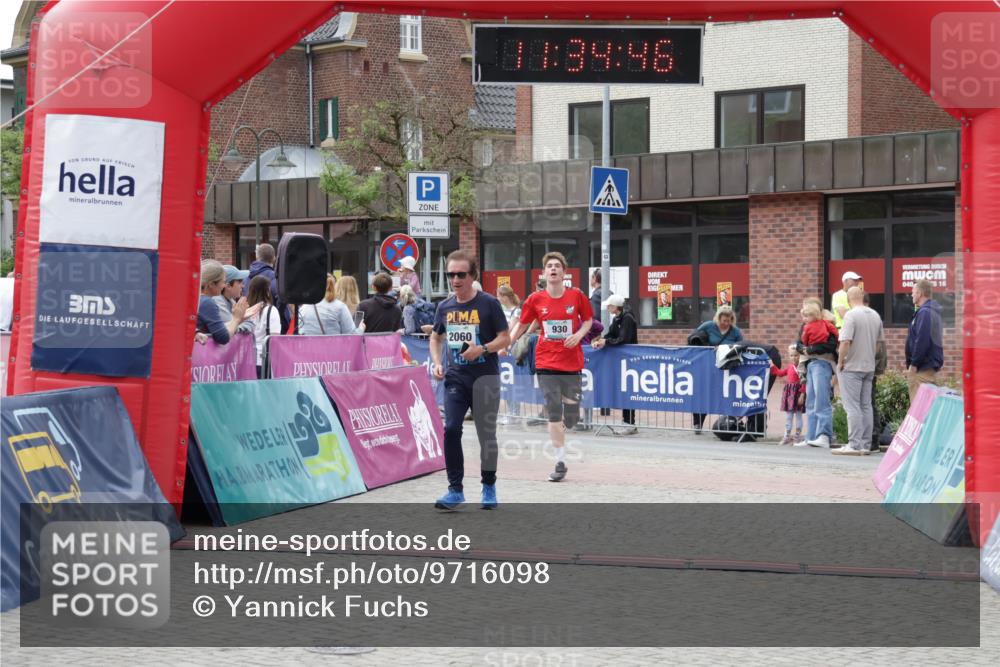 10.05.2026 - 8. Wedeler Halbmarathon Yannick Fuchs http://msf.ph/oto/9716098 10.05.2026 11:34:44 Ziel 930, 2060 meine-sportfotos.de