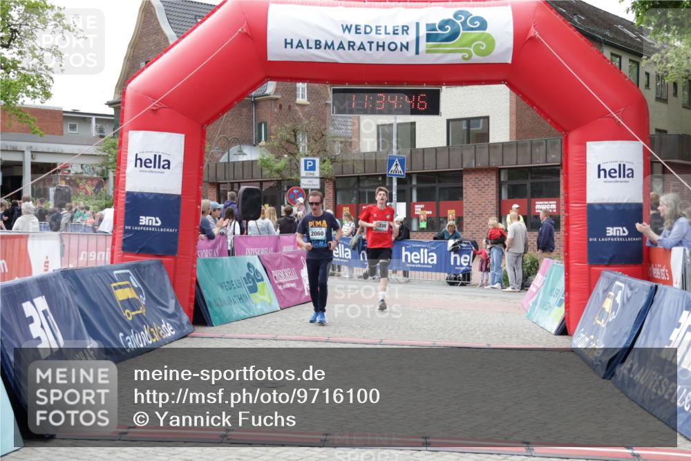10.05.2026 - 8. Wedeler Halbmarathon Yannick Fuchs http://msf.ph/oto/9716100 10.05.2026 11:34:45 Ziel 930, 2060 meine-sportfotos.de