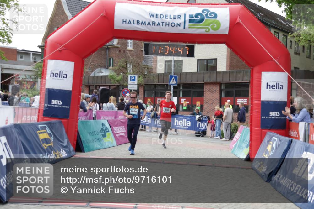 10.05.2026 - 8. Wedeler Halbmarathon Yannick Fuchs http://msf.ph/oto/9716101 10.05.2026 11:34:45 Ziel 930, 2060 meine-sportfotos.de