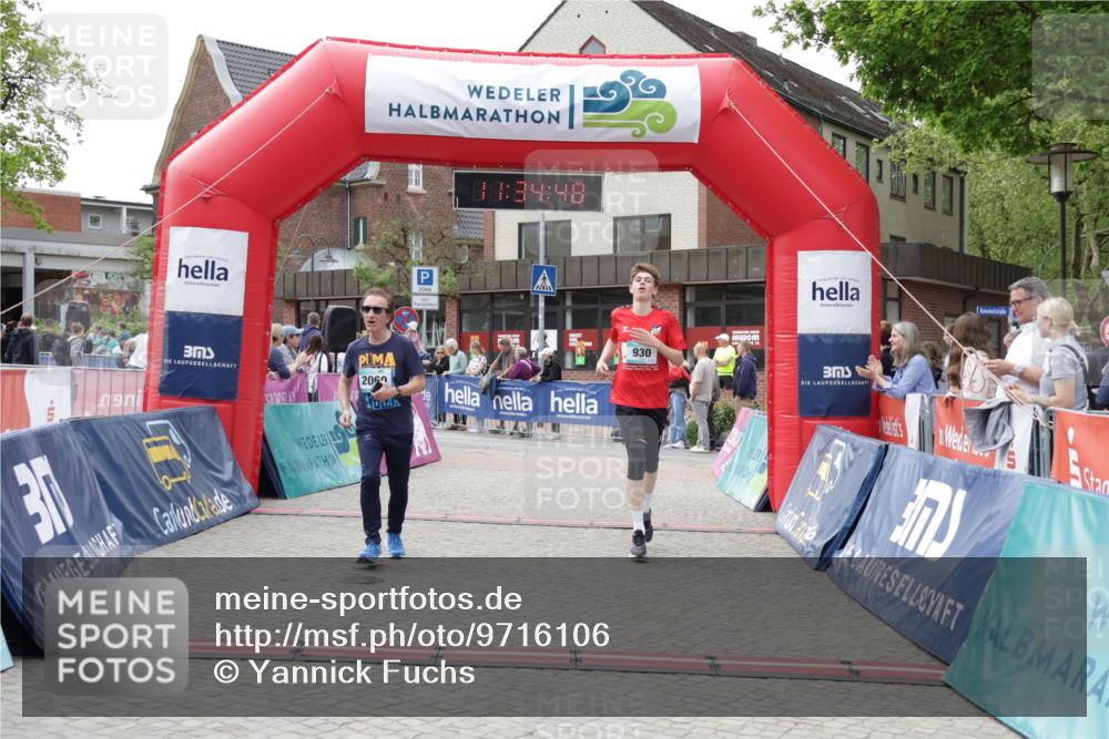 10.05.2026 - 8. Wedeler Halbmarathon Yannick Fuchs http://msf.ph/oto/9716106 10.05.2026 11:34:47 Ziel 930, 2060, 2065, 2098 meine-sportfotos.de