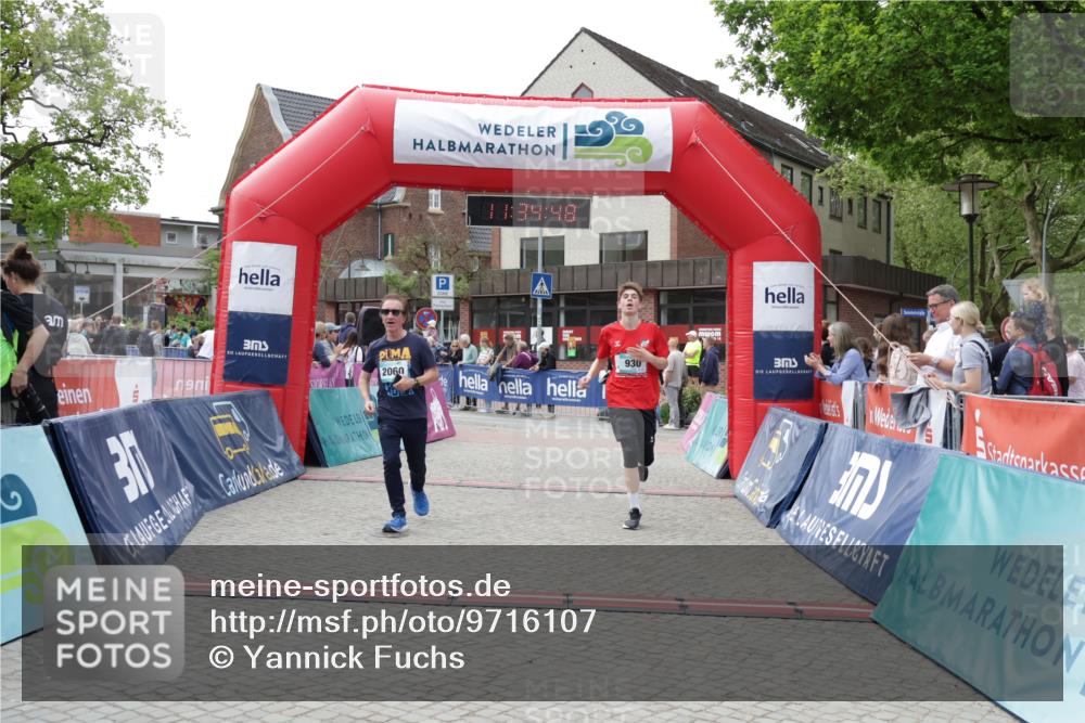 10.05.2026 - 8. Wedeler Halbmarathon Yannick Fuchs http://msf.ph/oto/9716107 10.05.2026 11:34:47 Ziel 930, 2060, 2065, 2098 meine-sportfotos.de