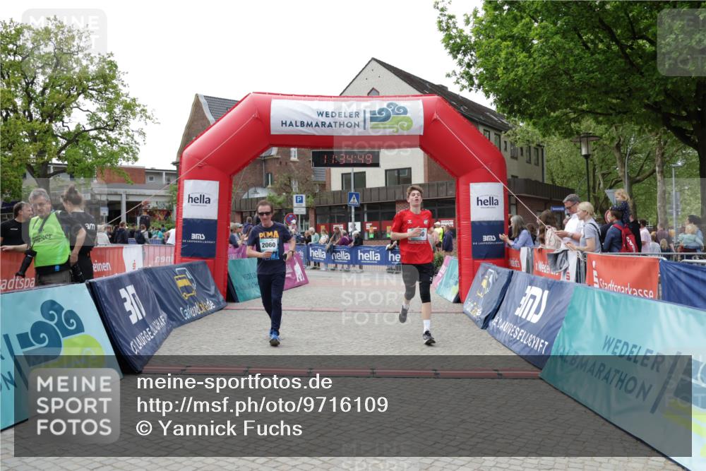 10.05.2026 - 8. Wedeler Halbmarathon Yannick Fuchs http://msf.ph/oto/9716109 10.05.2026 11:34:47 Ziel 930, 2060, 2065, 2098 meine-sportfotos.de