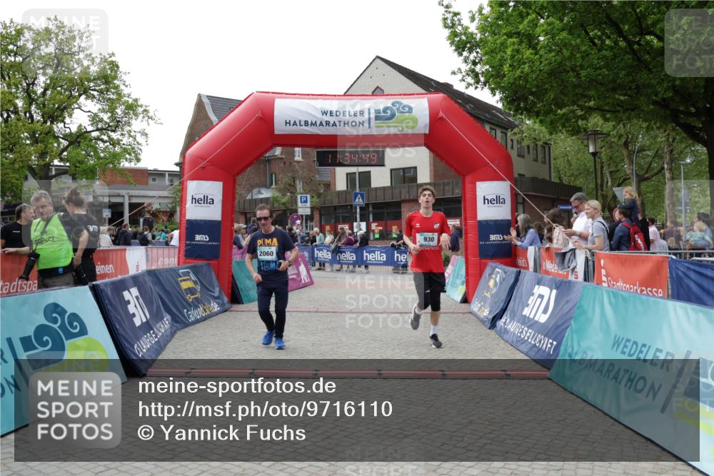 10.05.2026 - 8. Wedeler Halbmarathon Yannick Fuchs http://msf.ph/oto/9716110 10.05.2026 11:34:47 Ziel 930, 2060, 2065, 2098 meine-sportfotos.de