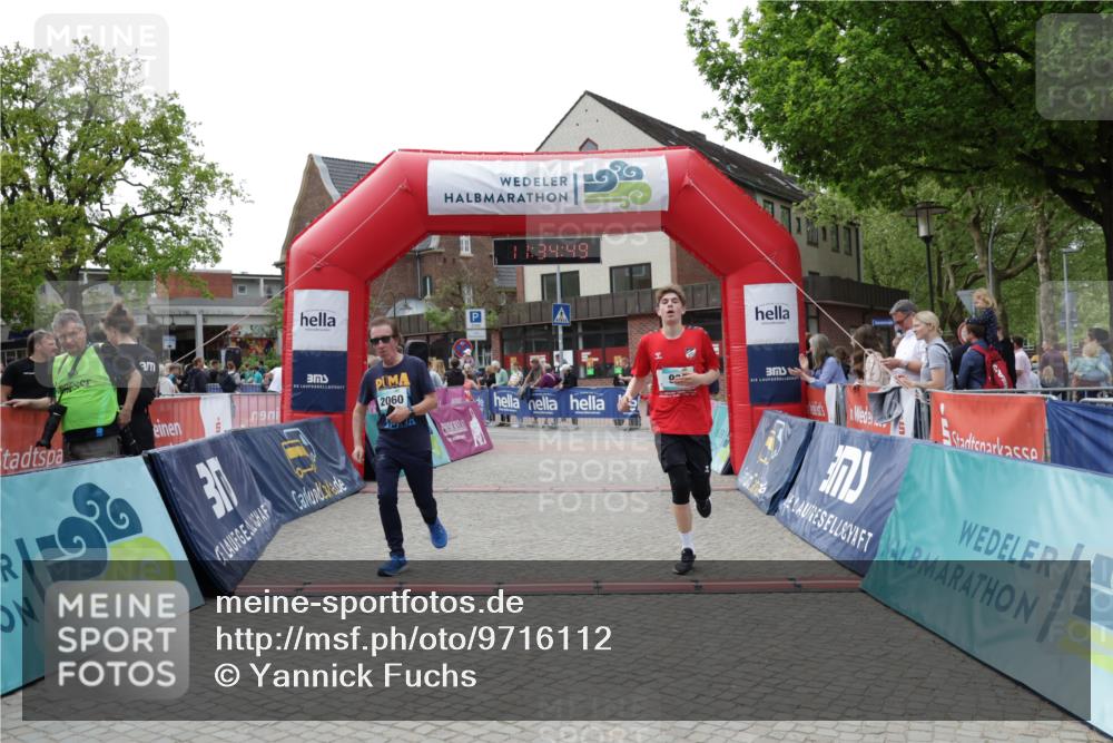 10.05.2026 - 8. Wedeler Halbmarathon Yannick Fuchs http://msf.ph/oto/9716112 10.05.2026 11:34:48 Ziel 930, 2060, 2065, 2098 meine-sportfotos.de